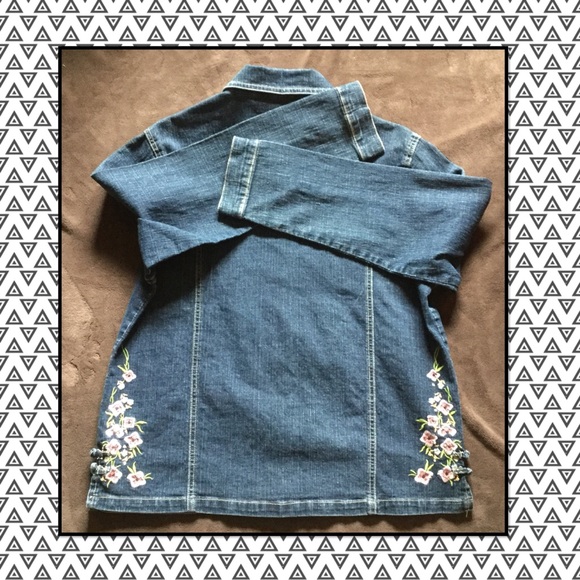 Flowers embroidered denim jacket - Picture 2 of 3